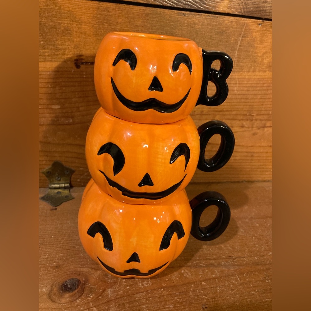 Stackable pumpkin mugs